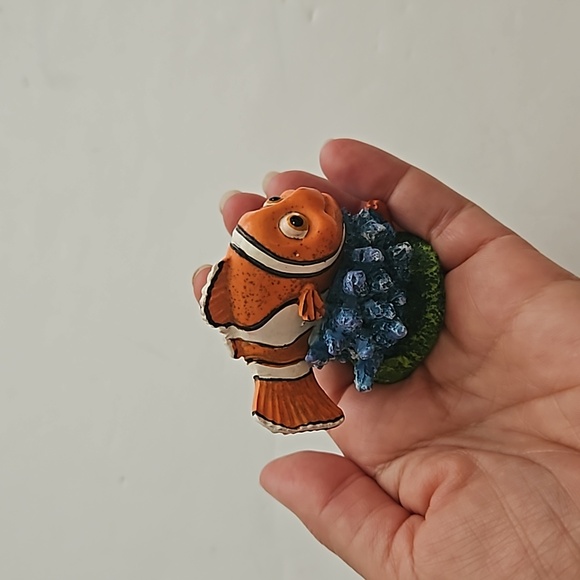 Finding Nemo fish tank decoration - Picture 7 of 7